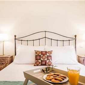 3 bedroom villa with pool & sea & mountain views, Episkepsi, sleeps 7